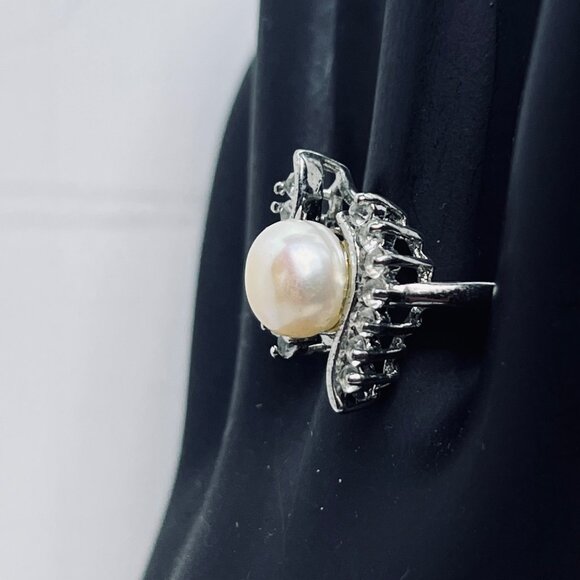 Silver Tone Statement Ring With Faux Pearl And Rhinestones Size 7 (R443) - Picture 4 of 6
